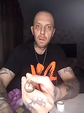 MaxDevilWhite online show from December 2025 07:38:01 PM