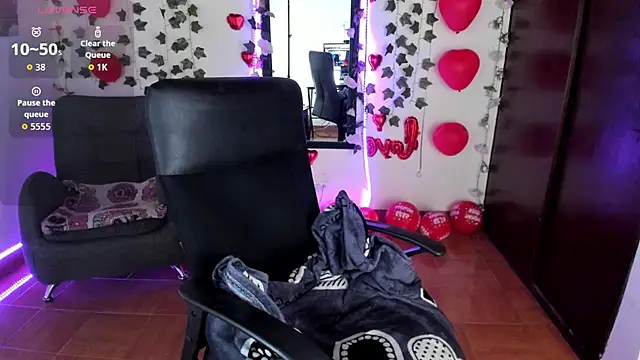 saray  jones online show from February 2026 01:08:01 PM