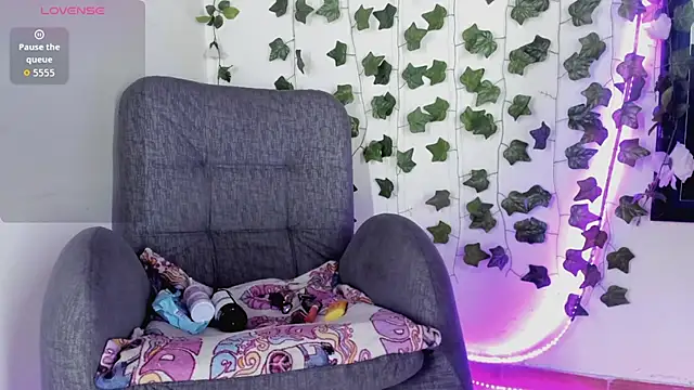 saray  jones online show from March 2026 05:17:02 PM