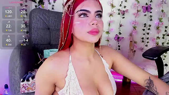 Snapshot of saray__jones chatting on May 2026 05:27:02 PM saray jones online show from May 2026 05:27:02 PM