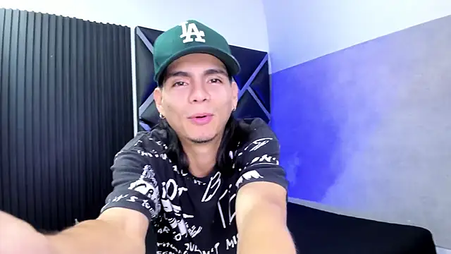 Martshall09 online show from November 2025 04:33:02 AM