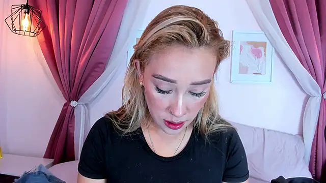 Lannajansen online show from April 2026 02:09:02 PM