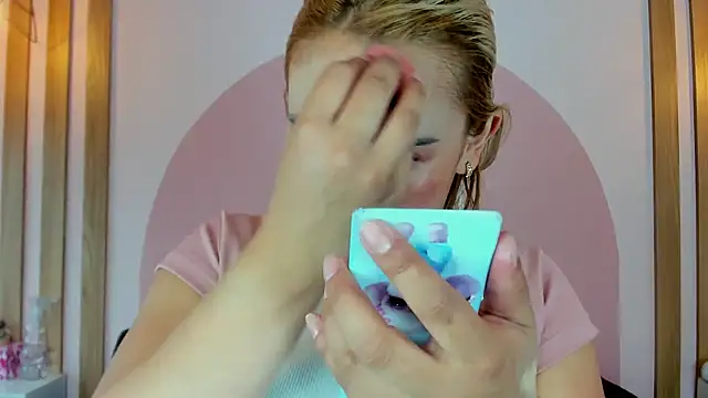 Lannajansen online show from April 2026 03:27:01 PM