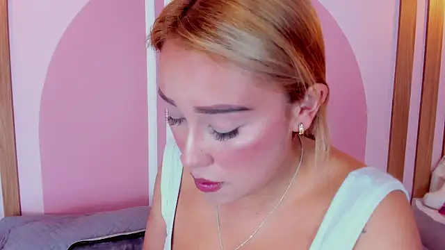 Lannajansen online show from April 2026 01:07:02 PM