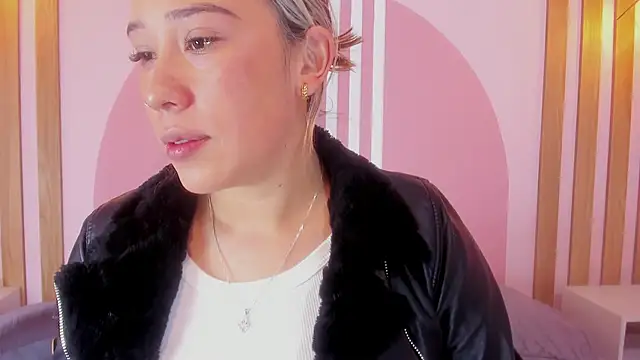 Lannajansen online show from March 2026 01:29:02 PM