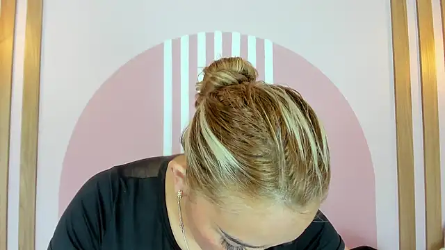 Lannajansen online show from April 2026 01:34:02 PM