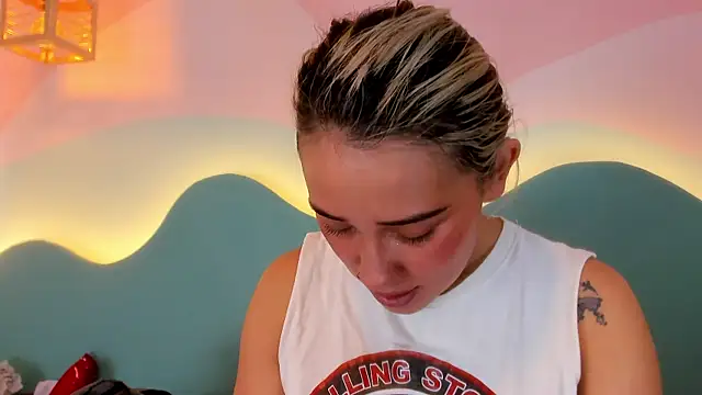 Lannajansen online show from December 2025 01:47:02 PM