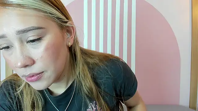 Lannajansen online show from April 2026 03:18:02 PM