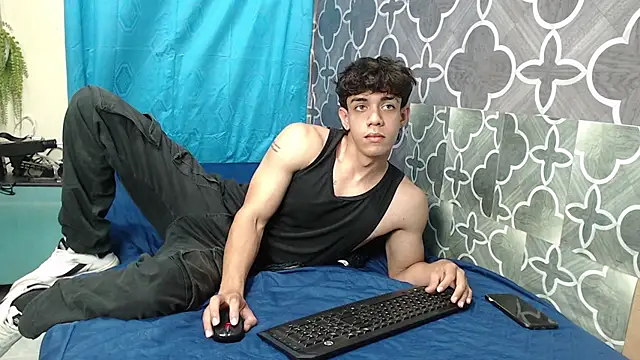 Snapshot of HENRY_SENNI chatting on March 2025 11:15:01 PM HENRY SENNI online show from March 2025 11:15:01 PM
