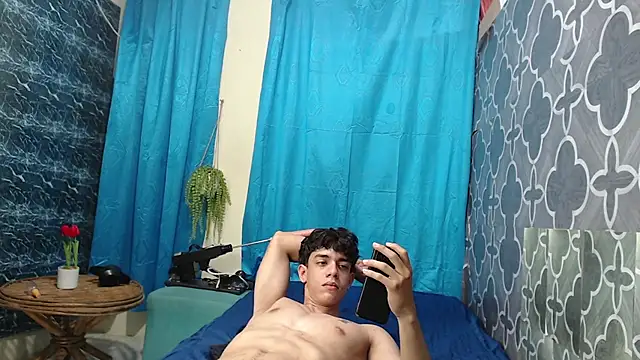 Snapshot of HENRY_SENNI chatting on March 2025 10:40:02 PM HENRY SENNI online show from March 2025 10:40:02 PM