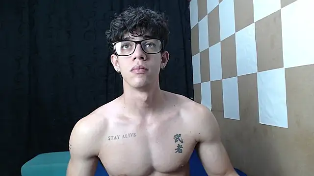 Snapshot of HENRY_SENNI chatting on January 2025 03:54:02 PM HENRY SENNI online show from January 2025 03:54:02 PM