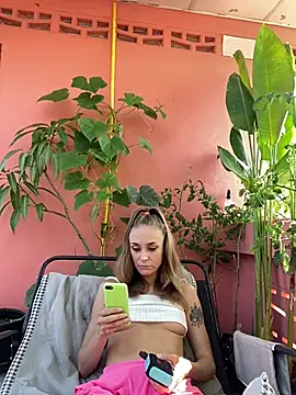 White Lu online show from April 2026 02:03:02 AM