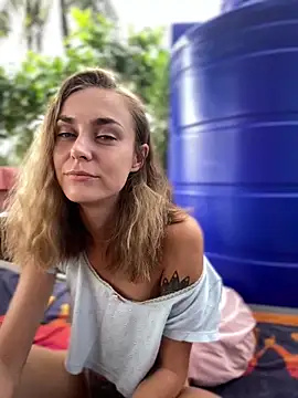 White Lu online show from November 2025 02:04:01 AM