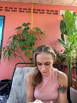 White Lu online show from April 2026 02:03:02 AM