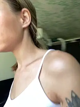 White Lu online show from March 2026 02:17:02 AM