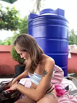 White Lu online show from November 2025 02:11:02 AM