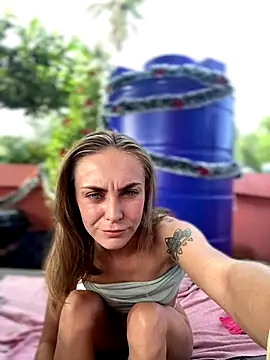 White Lu online show from December 2025 02:07:02 AM