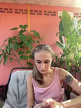 White Lu online show from April 2026 02:12:02 AM