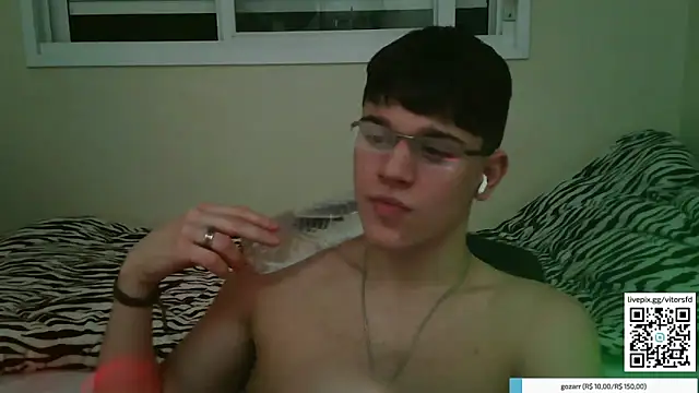 Snapshot of vitorsafado19 chatting on November 2025 02:04:01 AM vitorsafado19 online show from November 2025 02:04:01 AM