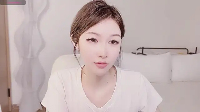 Snapshot of longlong_xu chatting on October 2025 01:43:02 PM longlong xu online show from October 2025 01:43:02 PM