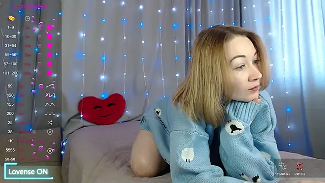 Snapshot of DaddysSluttyGirl2001 chatting on April 2026 06:14:01 AM DaddysSluttyGirl2001 online show from April 2026 06:14:01 AM