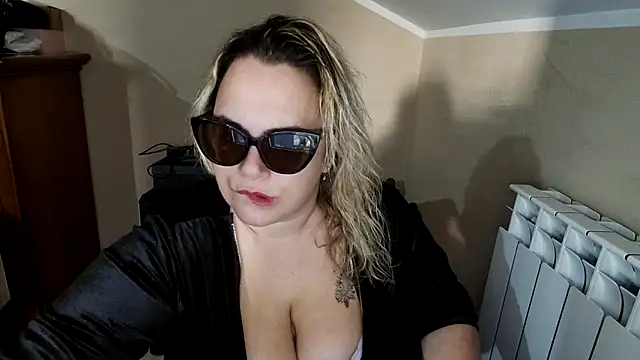 Snapshot of topina8 chatting on November 2025 02:53:01 PM topina8 online show from November 2025 02:53:01 PM