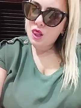 Snapshot of topina8 chatting on October 2025 07:04:01 PM topina8 online show from October 2025 07:04:01 PM