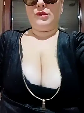 Snapshot of topina8 chatting on November 2025 04:07:02 PM topina8 online show from November 2025 04:07:02 PM