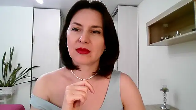 Victoria Glam online show from April 2026 02:00:01 PM