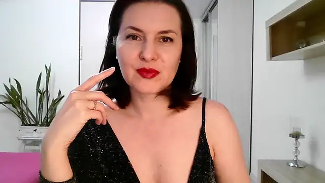 Victoria Glam online show from March 2026 05:26:02 PM