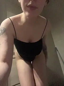 Snapshot of Molli_Luv chatting on January 2026 05:05:02 PM Molli Luv online show from January 2026 05:05:02 PM