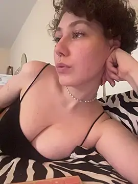 Snapshot of Molli_Luv chatting on January 2026 11:38:01 AM Molli Luv online show from January 2026 11:38:01 AM