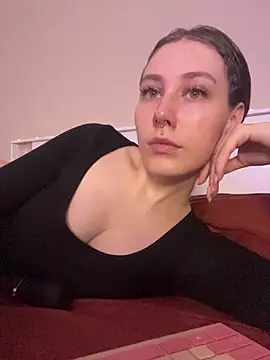 Molli Luv online show from November 2025 02:10:01 AM