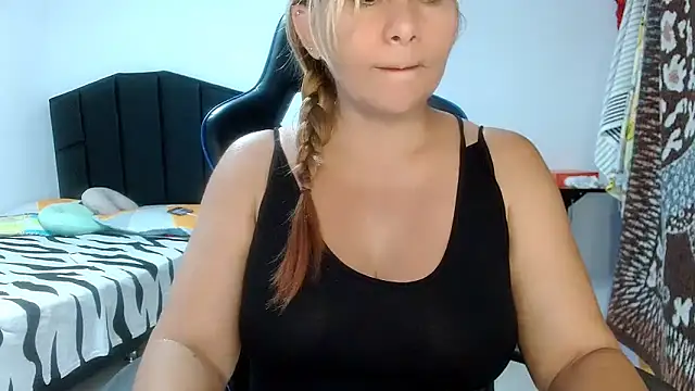 mariana0x online show from March 2025 11:25:01 PM