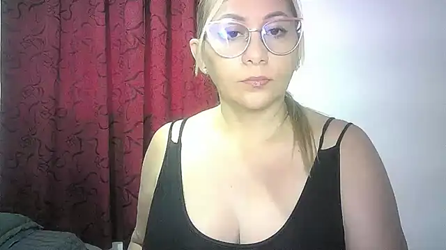 mariana0x online show from May 2026 11:38:02 AM