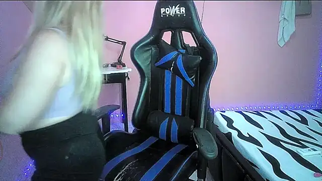 mariana0x online show from April 2026 12:55:01 PM