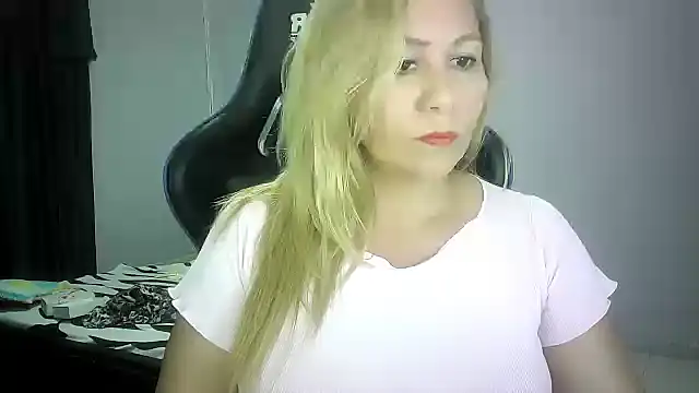 mariana0x online show from November 2025 10:48:01 PM