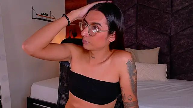 LauraaGomezz   online show from September 2025 07:31:02 PM