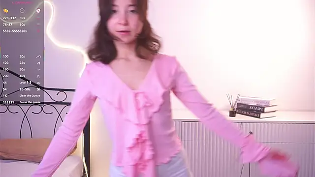 VeronaCritchlow online show from March 2026 07:10:01 AM