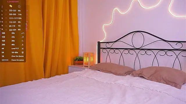 VeronaCritchlow online show from March 2026 07:19:01 AM