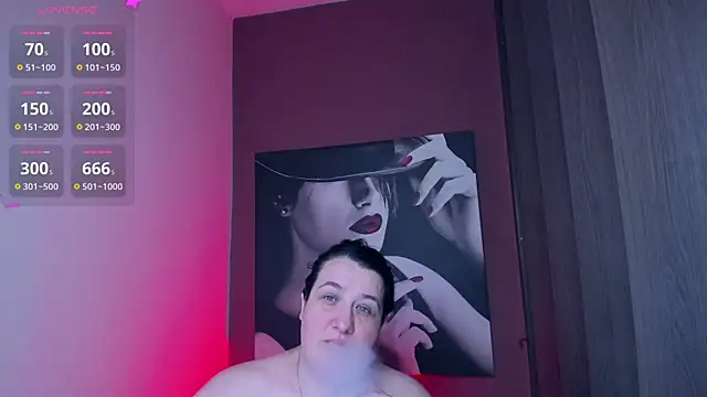 Snapshot of QueenOfHaze chatting on January 2026 07:56:01 AM QueenOfHaze online show from January 2026 07:56:01 AM