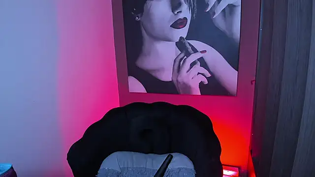 Snapshot of QueenOfHaze chatting on November 2025 11:55:01 AM QueenOfHaze online show from November 2025 11:55:01 AM