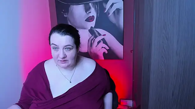 Snapshot of QueenOfHaze chatting on December 2025 07:56:01 AM QueenOfHaze online show from December 2025 07:56:01 AM