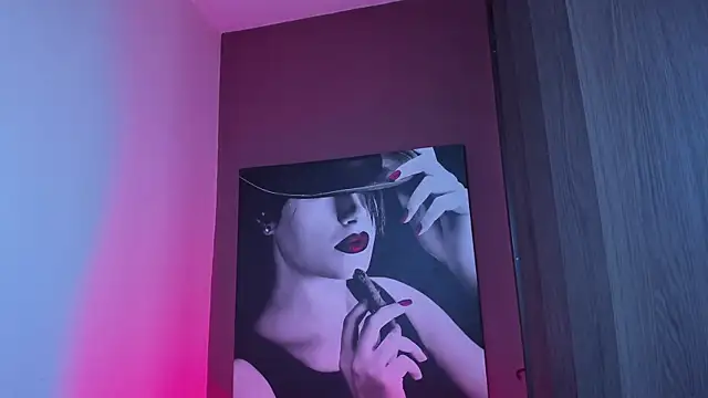 Snapshot of QueenOfHaze chatting on December 2025 08:31:02 AM QueenOfHaze online show from December 2025 08:31:02 AM