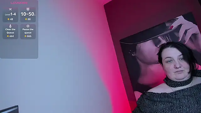 QueenOfHaze online show from April 2026 12:01:01 PM