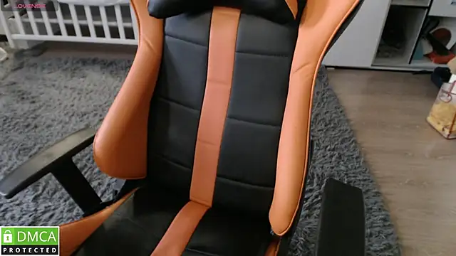 crystalyss online show from November 2025 03:20:01 AM