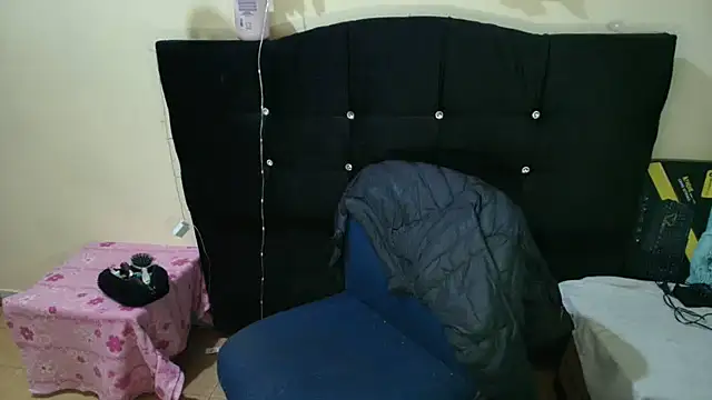 MelodyHott2 online show from January 2026 01:42:02 AM