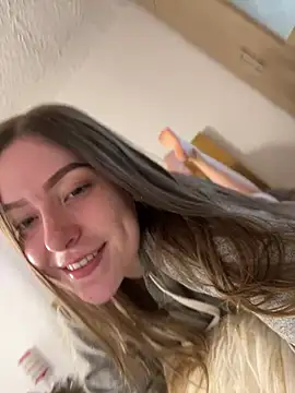 eilynxx online show from February 2025 09:27:02 PM