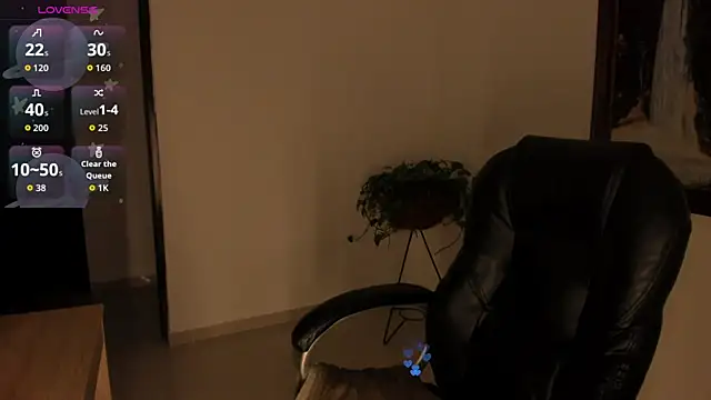 eilynxx online show from November 2025 12:11:01 AM