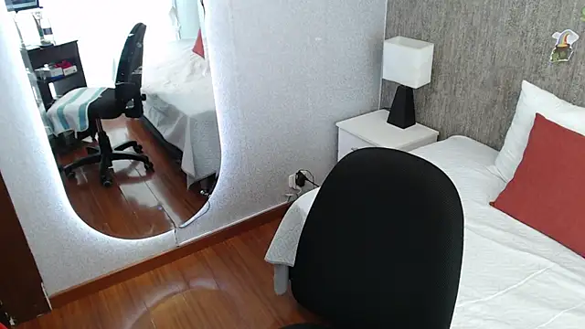 Snapshot of CattyMoon chatting on March 2025 07:35:01 PM CattyMoon online show from March 2025 07:35:01 PM